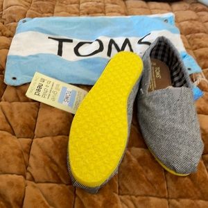 Tom’s slip-on brand new